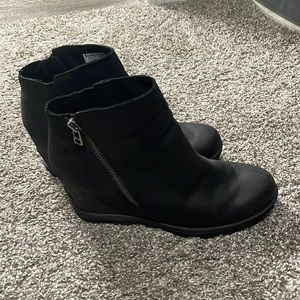 Black Sorel boots
